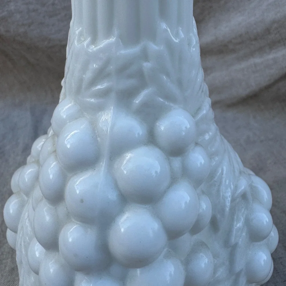 Vintage Westmoreland Milk Glass Bud Vase White Grapes Harvest Beaded 8